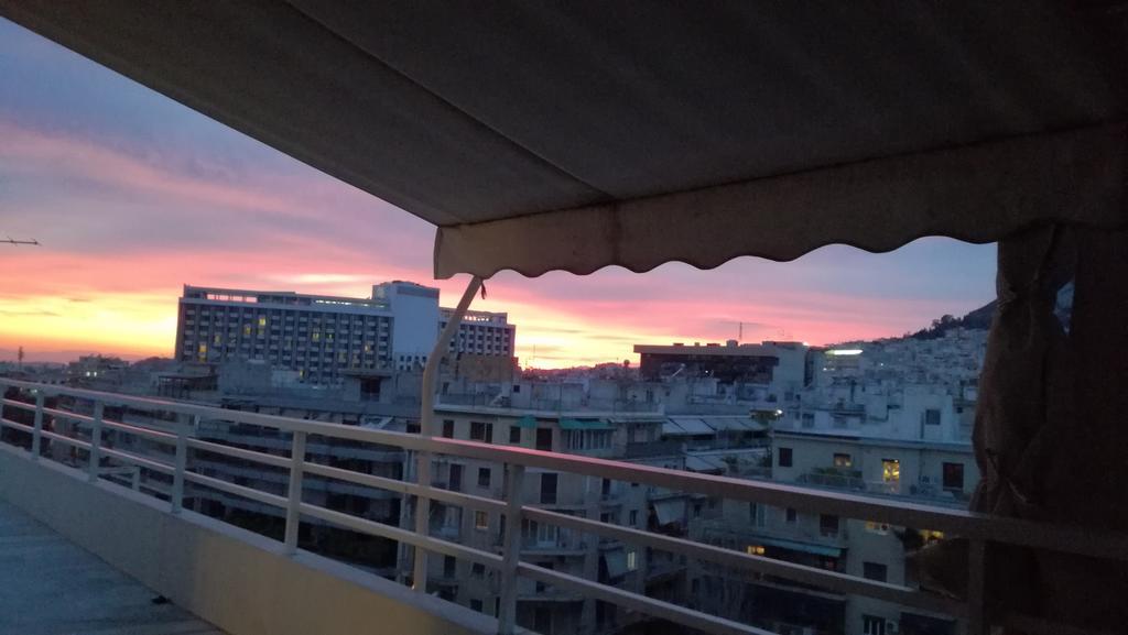 Top Floor Studio Near Metro&View&200Mbps Atenas Exterior foto