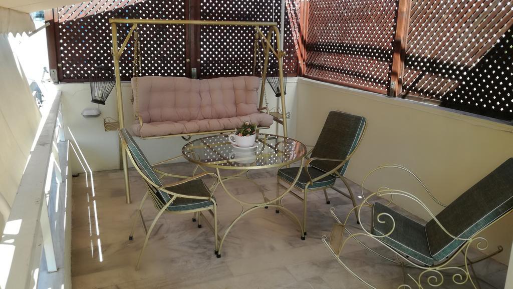 Top Floor Studio Near Metro&View&200Mbps Atenas Exterior foto