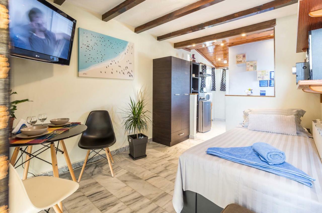 Top Floor Studio Near Metro&View&200Mbps Atenas Exterior foto